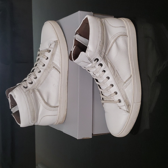 White sneaker High tops by Steve madden. - Picture 1 of 10